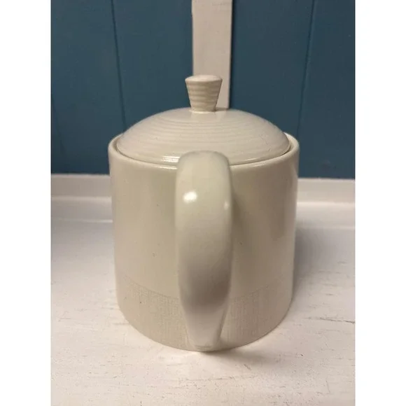 Vtg Wedgwood Teapot England 1999 Beige Ivory Textured Pattern‎ PAUL COSTELLO